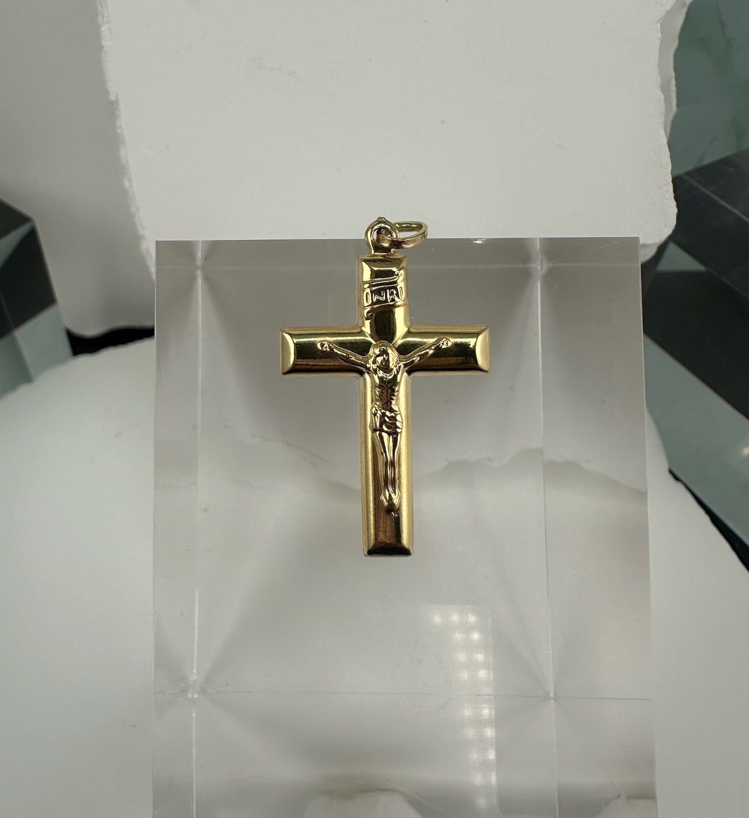 The Santuario Crucifix: A Legacy in 18k Italian Gold