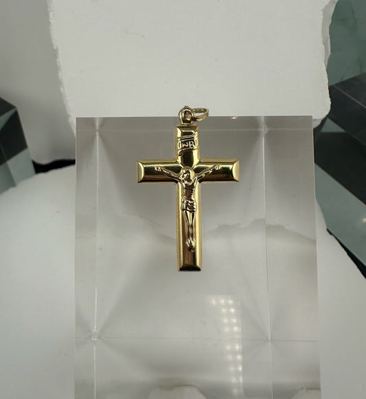 The Santuario Crucifix: A Legacy in 18k Italian Gold