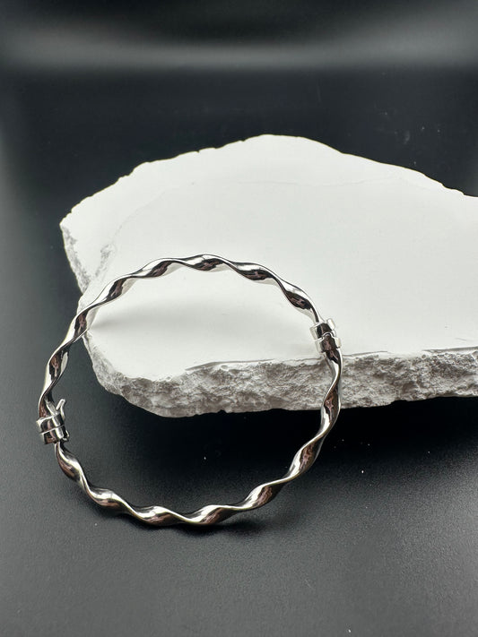 The Milano Twist: 925 Sterling Silver Twisted Bangle