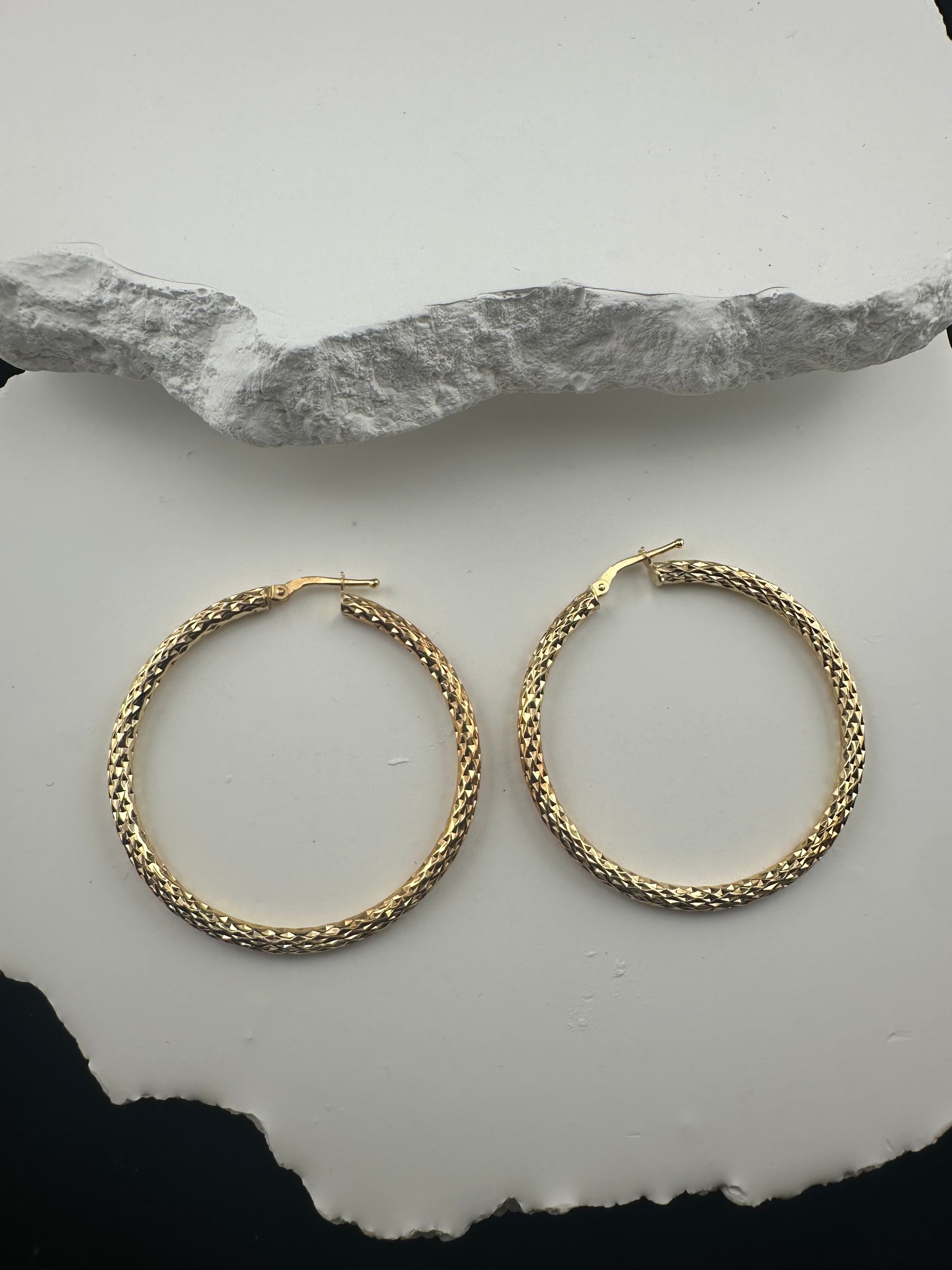 The Florentine Hoop: Handcrafted 18k Italian Gold Earrings