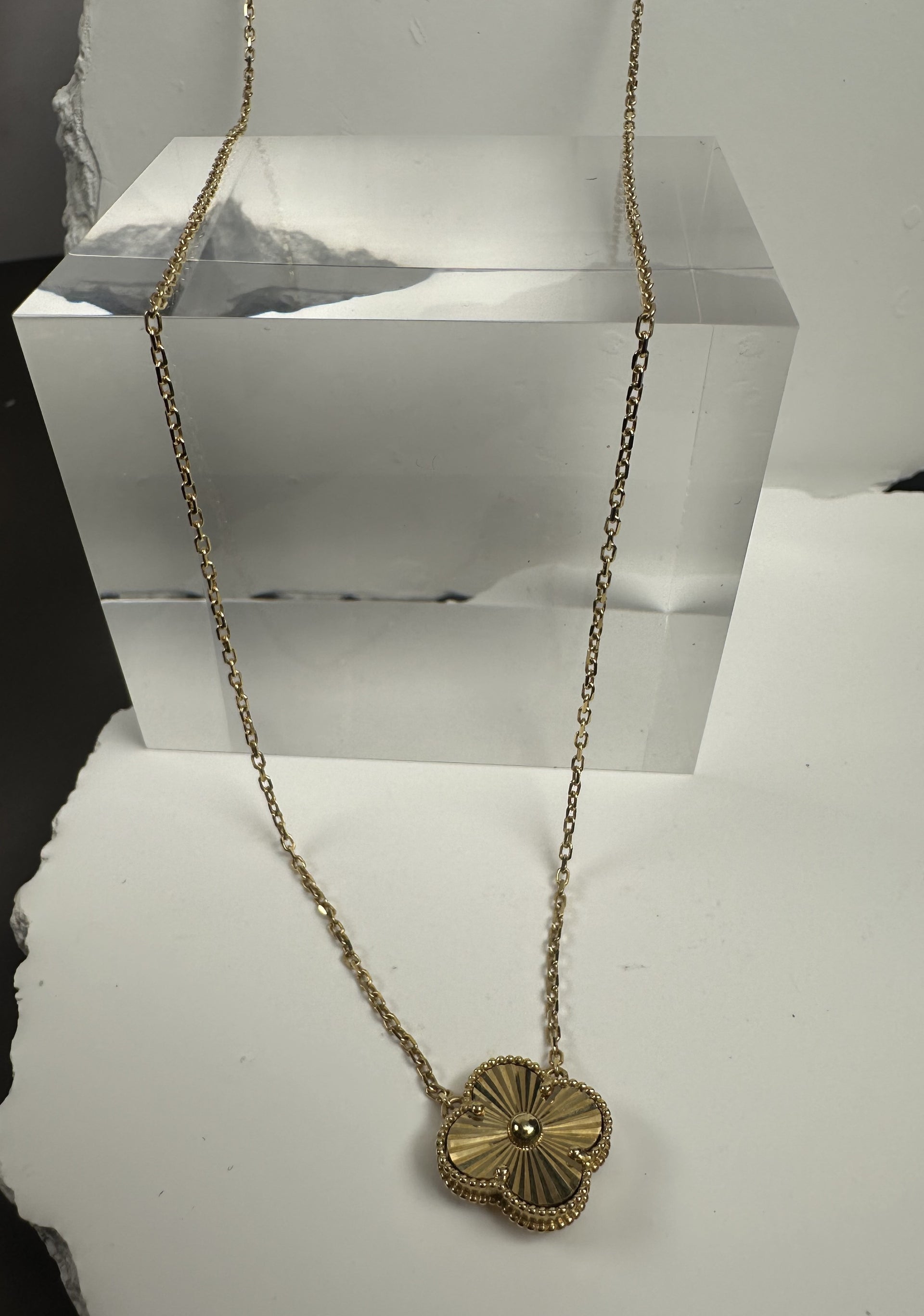The Toscana Fortune: Precision Diamond-Cut 18k Gold Clover in a Beaded Frame