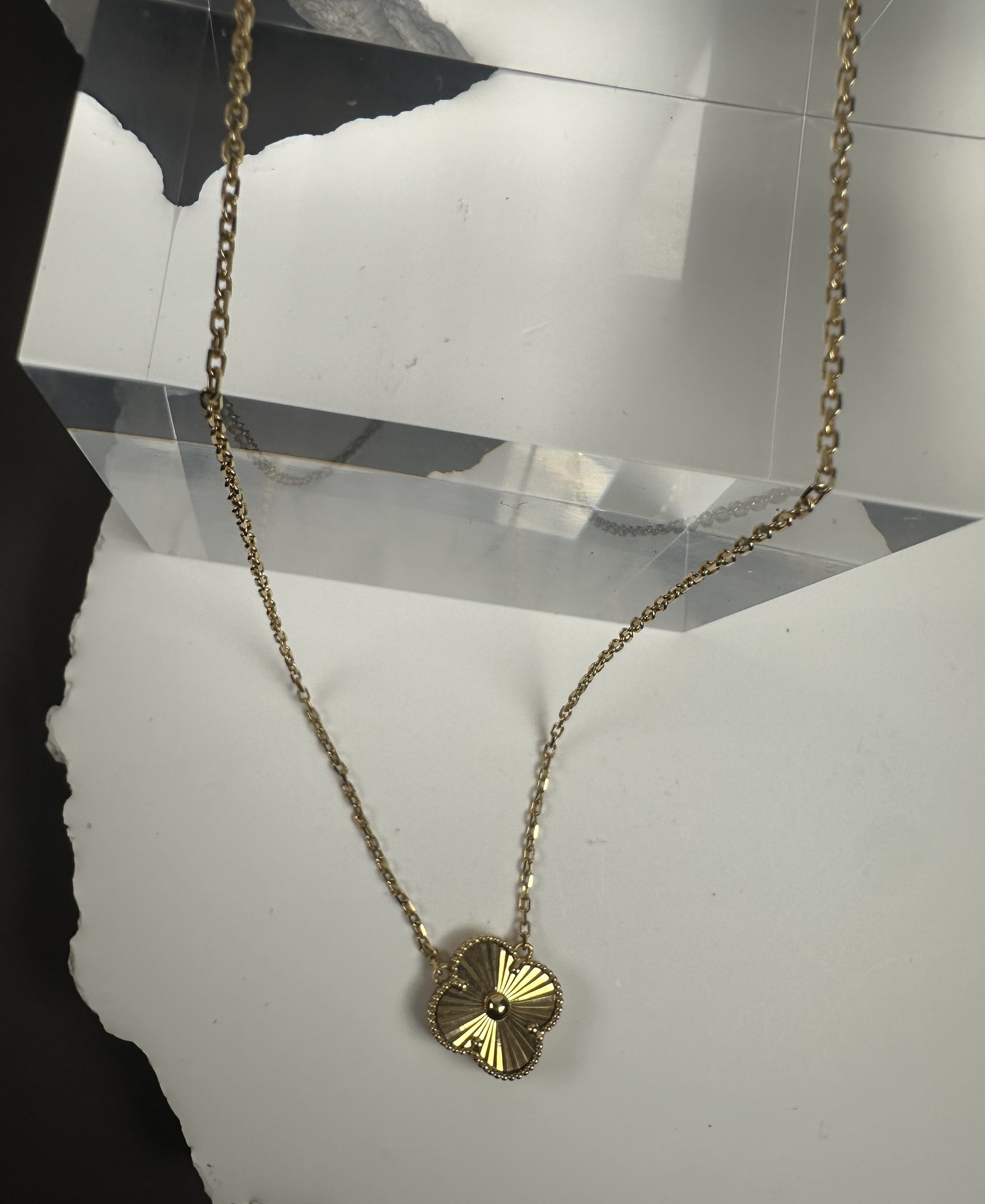 The Toscana Fortune: Precision Diamond-Cut 18k Gold Clover in a Beaded Frame