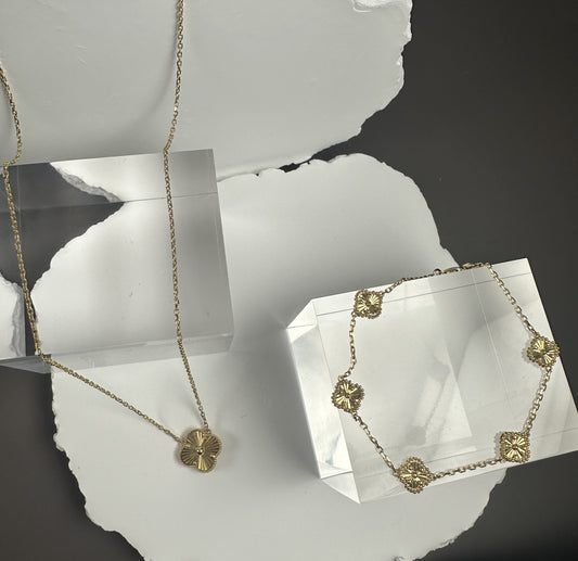 The Toscana Radiance: Solid 18k Gold Sunburst Clover Duo