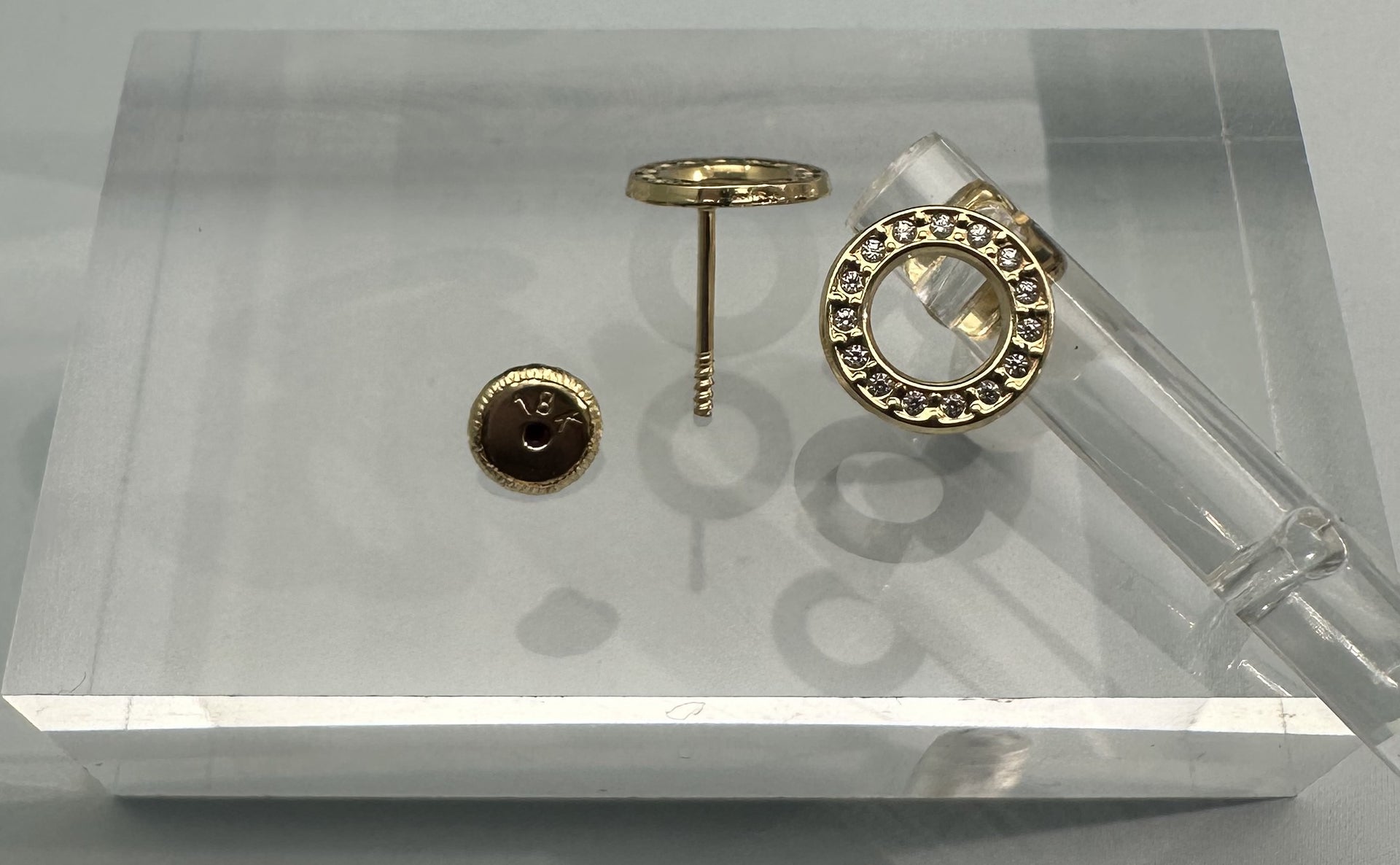 The Aurelia Halo Studs: An Infinite Glow in 18k Gold