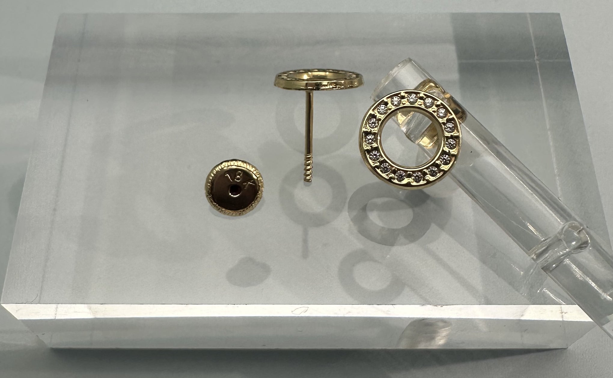 The Aurelia Halo Studs: An Infinite Glow in 18k Gold