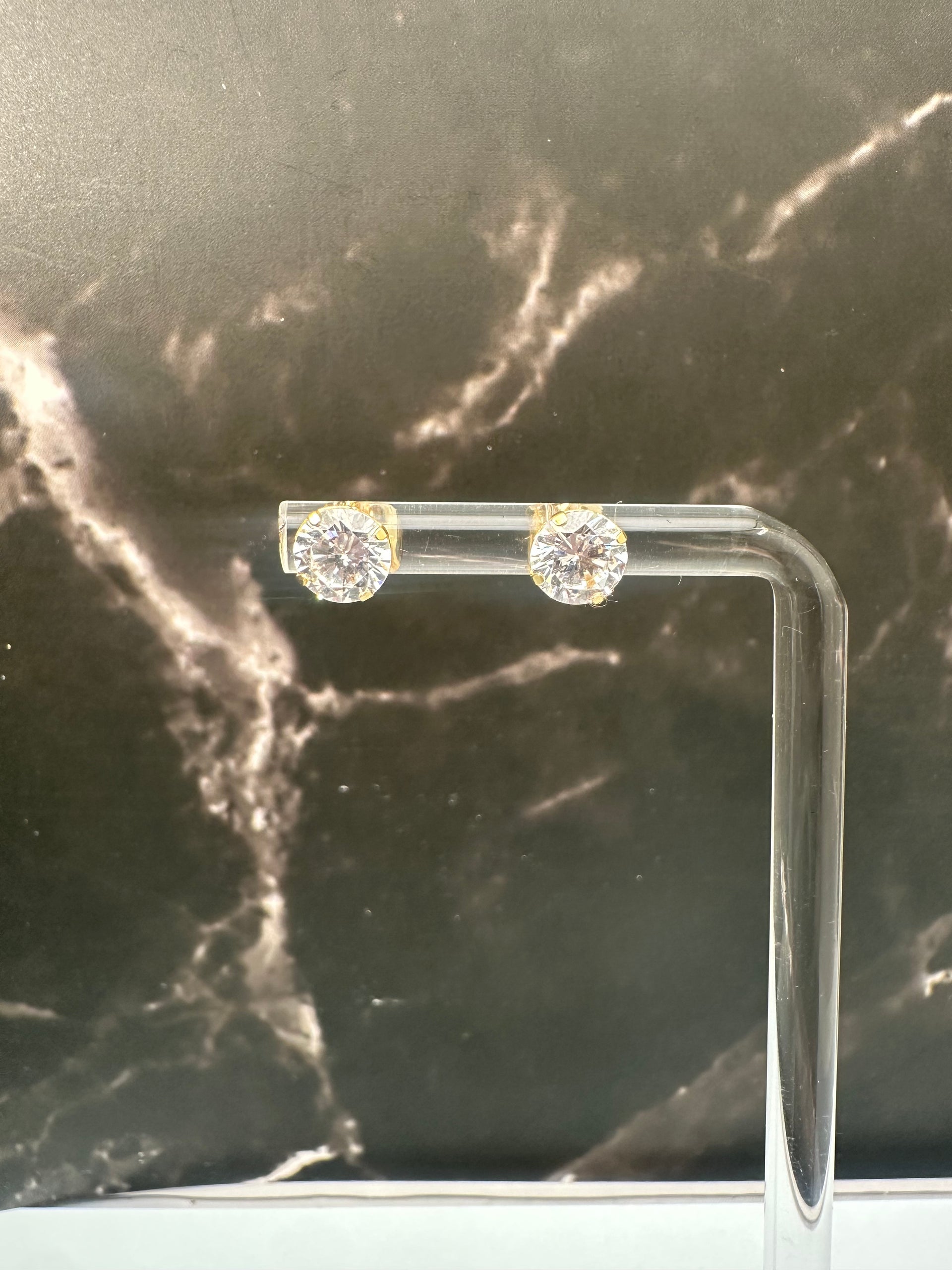 The Luce Pura Studs: A Radiant Masterpiece in 18k Italian Gold