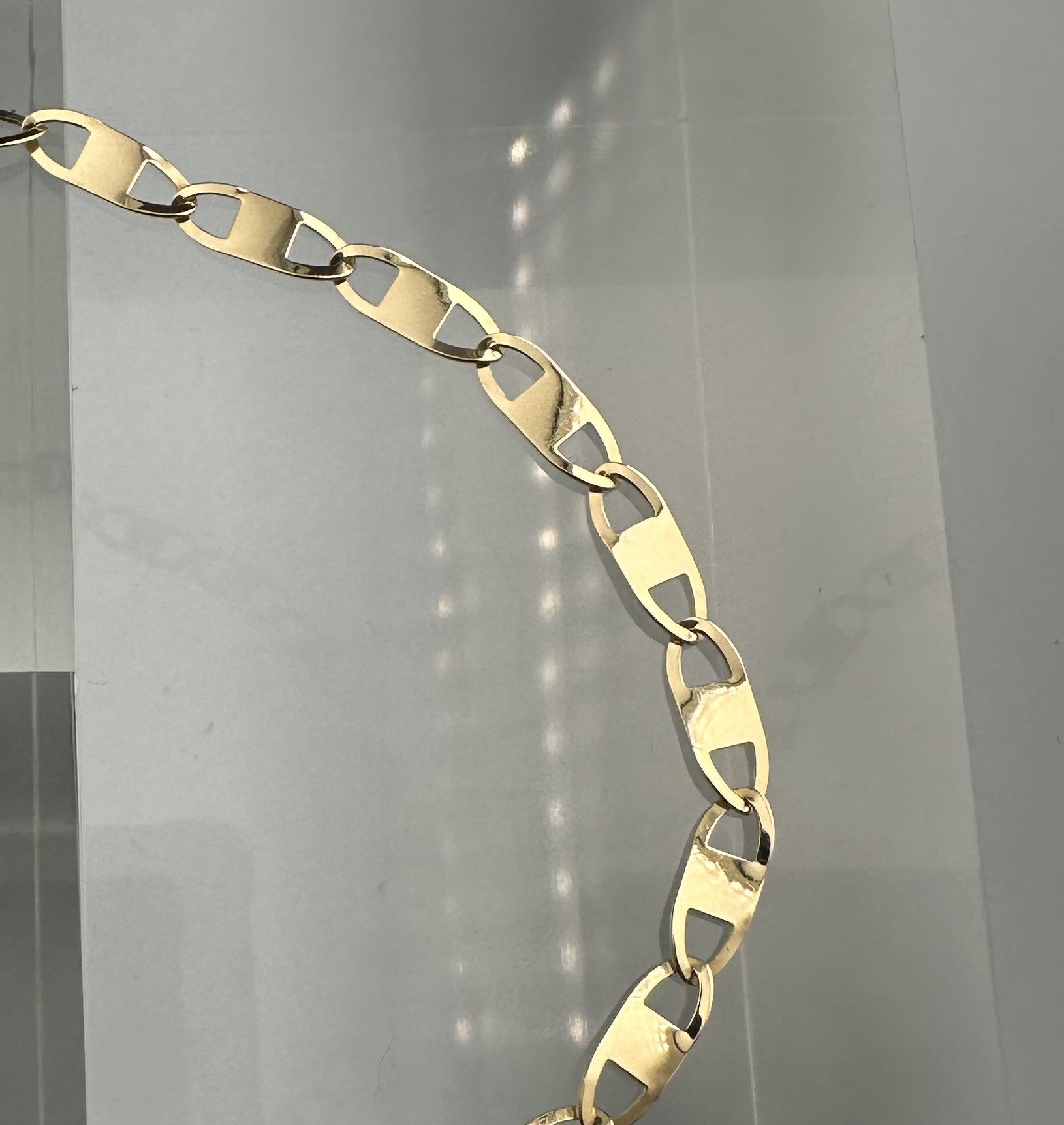 The Imperia Link Set: A Legacy in 18k Italian Gold