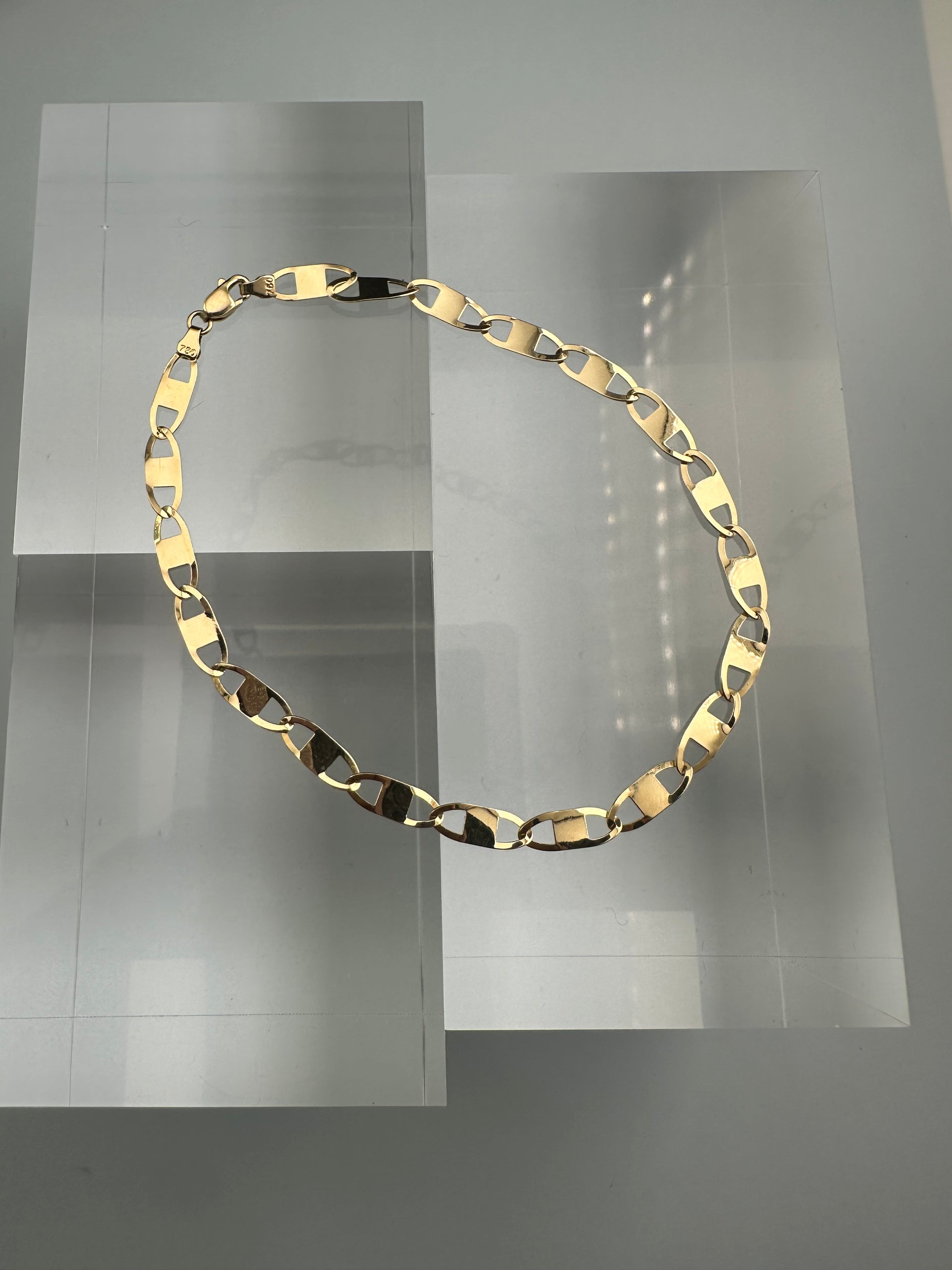 The Imperia Link Set: A Legacy in 18k Italian Gold
