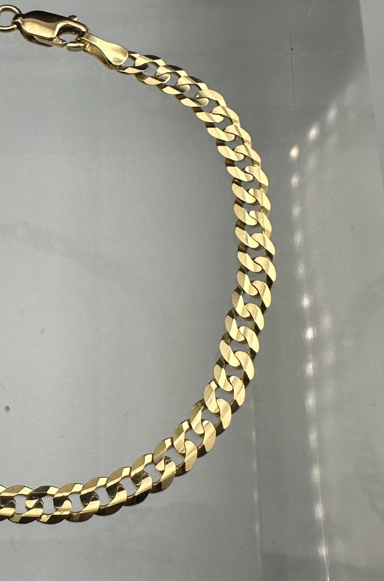 The Milano Curb: A Masterpiece in 18k Italian Gold
