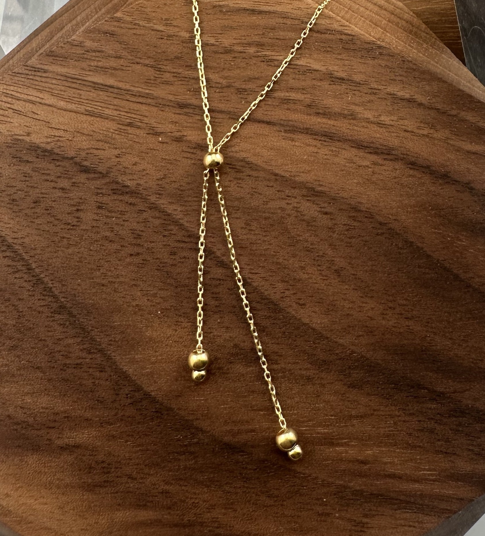 The Goccia d'Oro Lariat: Fluid Elegance in 18k Italian Gold
