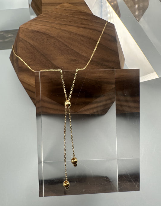 The Goccia d'Oro Lariat: Fluid Elegance in 18k Italian Gold