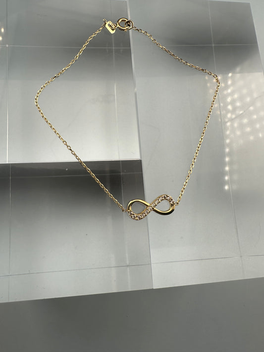 The Infinito d'Oro Bracelet: An Eternal Signature in 18k Gold