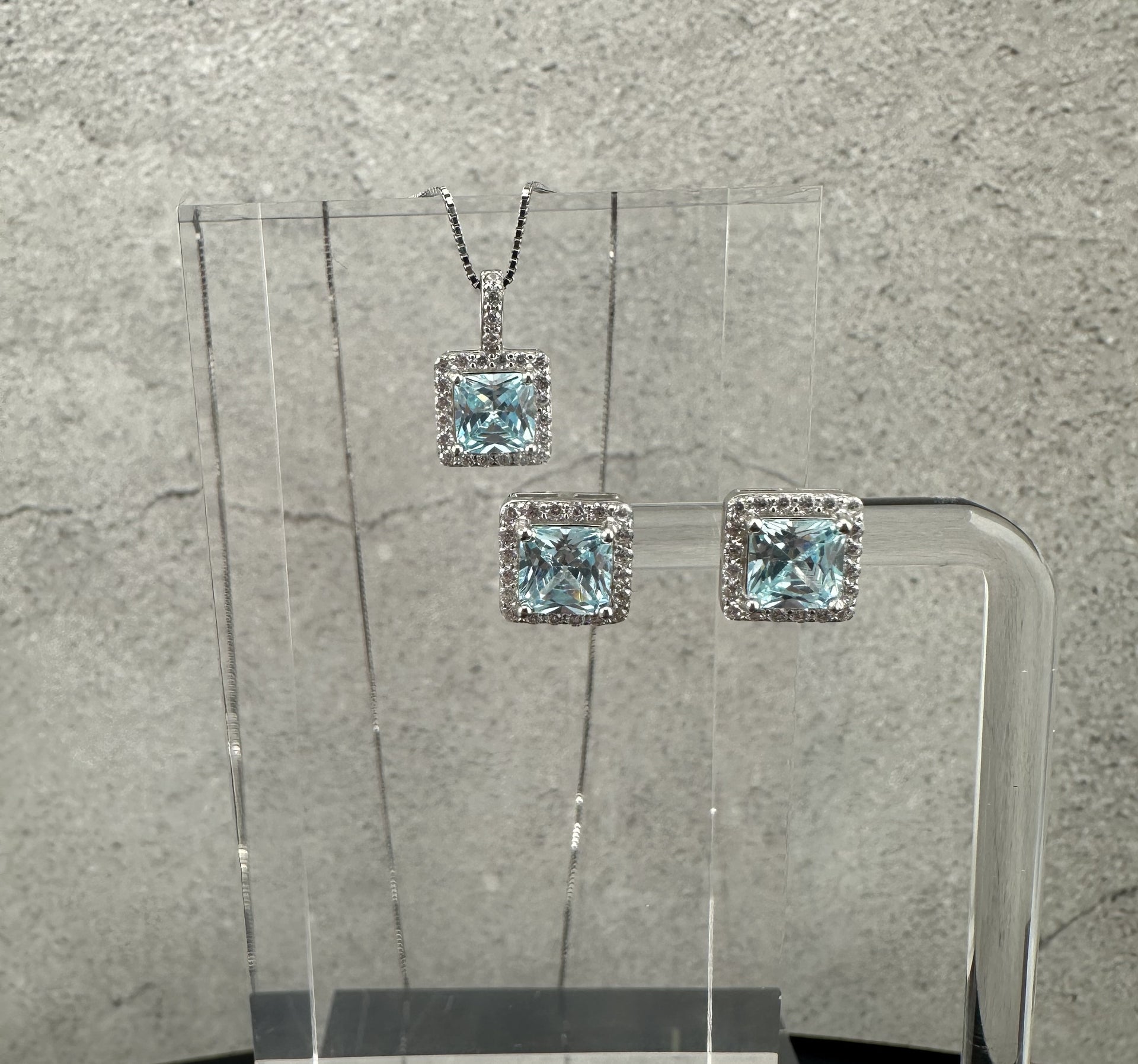 The Ghiaccio Celeste Parure: A Vision in Azure and .925 Silver