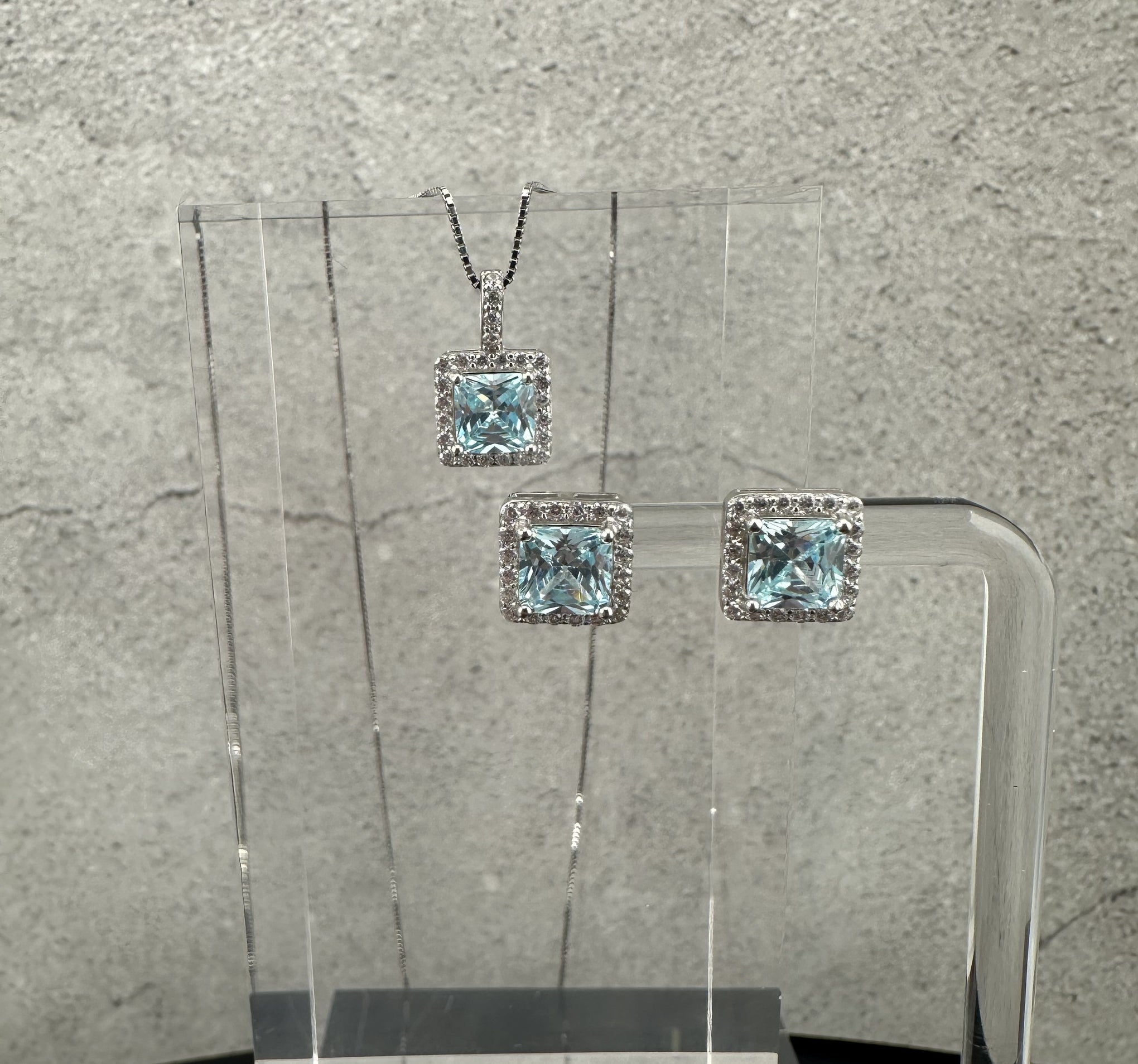 The Ghiaccio Celeste Parure: A Vision in Azure and .925 Silver