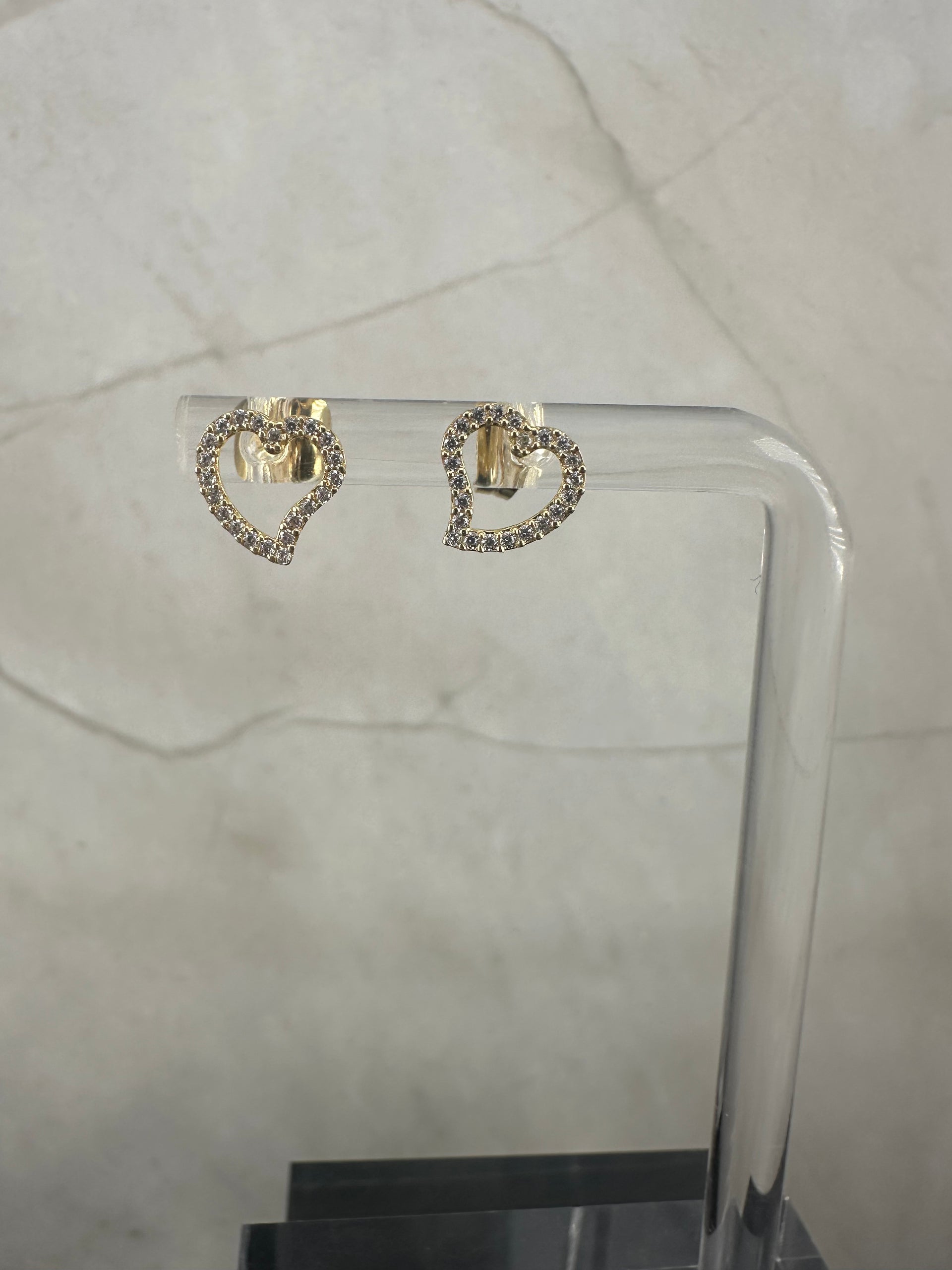 The Cuore Brillante Studs: An Infinite Sparkle in 18k Italian Gold