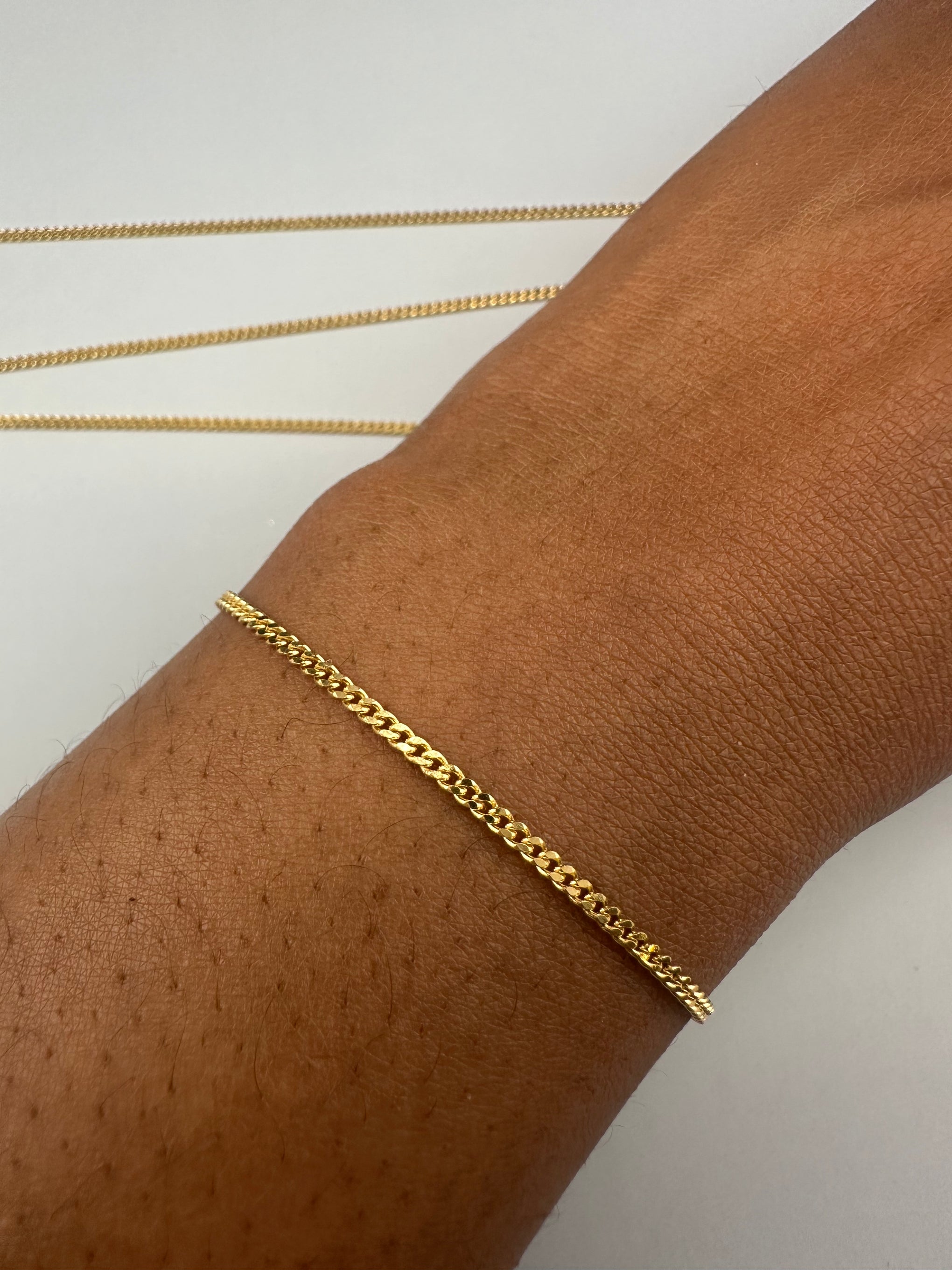 The Milano Curb: A Foundation in 14k Italian Gold